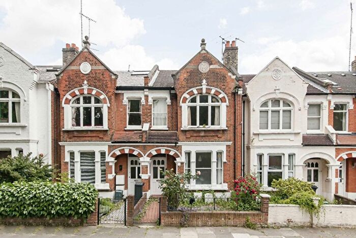 3 Bedroom Flat To Rent In Silver Crescent, London, W4