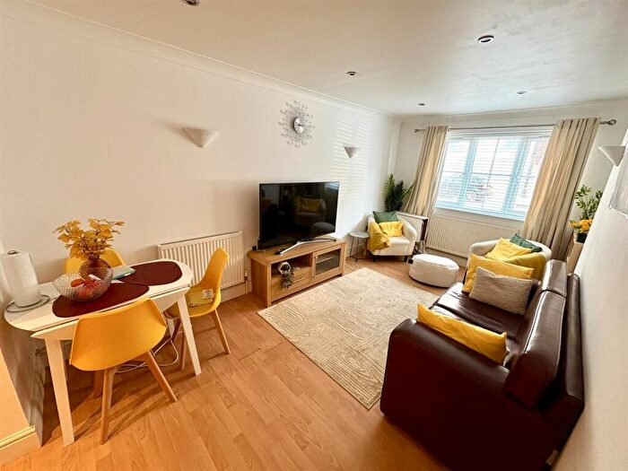 2 Bedroom Flat For Sale In Elm Grove, Southsea, PO5