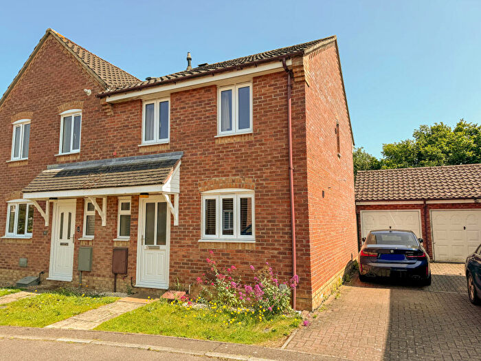 3 Bedroom Semi-Detached House For Sale In Hawthorn Close, Diss, IP22
