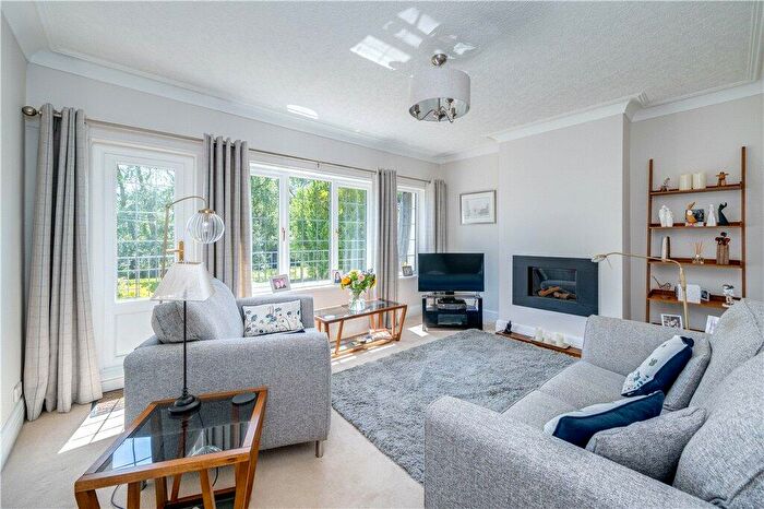 2 Bedroom Apartment For Sale In St. Helens Lane, Leeds, West Yorkshire, LS16