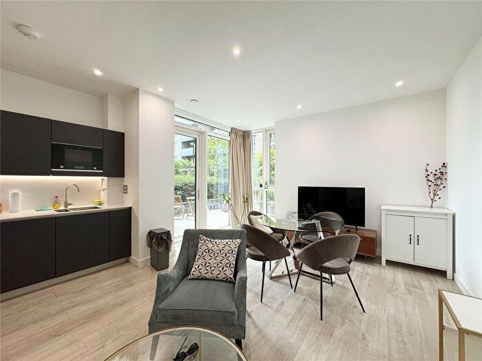 1 Bedroom Flat To Rent In Hartingtons Court, Coster Avenue, Woodberry Down, N4