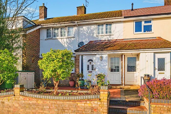 3 Bedroom Terraced House For Sale In Catkin Close, Hemel Hempstead, HP1