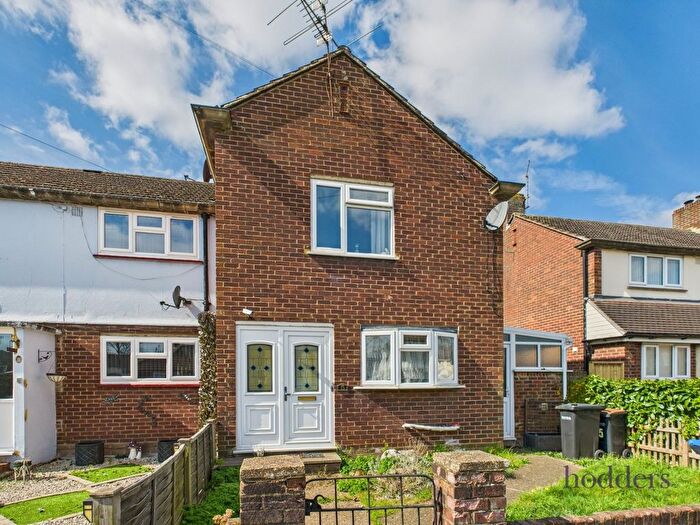 2 Bedroom Detached House To Rent In South Grove, Chertsey, Surrey, KT16