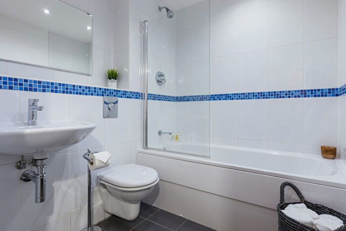 2 Bedroom Flat To Rent In Hunslet Road, Hunslet, Leeds, LS10