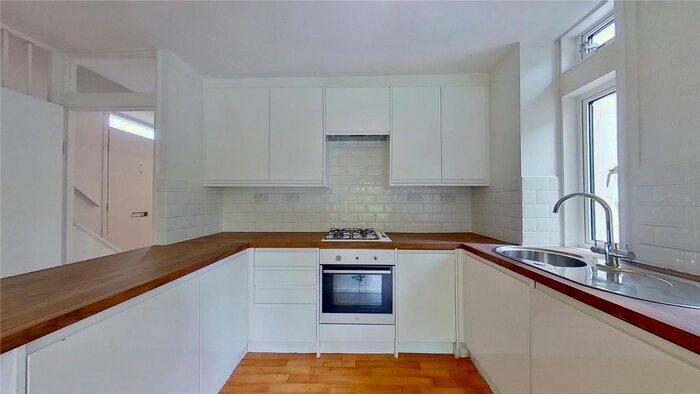 5 Bedroom Flat To Rent In Victoria Rise, London, SW4