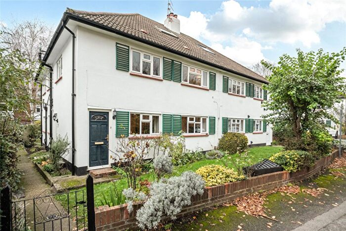 2 Bedroom Flat For Sale In Surbiton, KT6