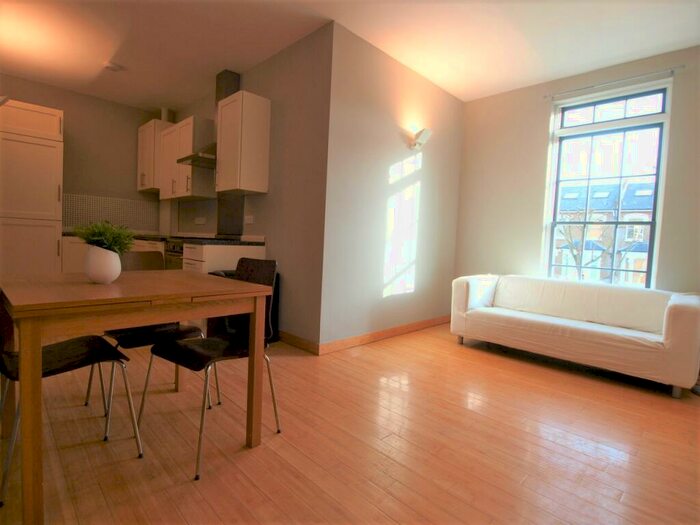 3 Bedroom Flat To Rent In Hanley Road, Finsbury Park, N4