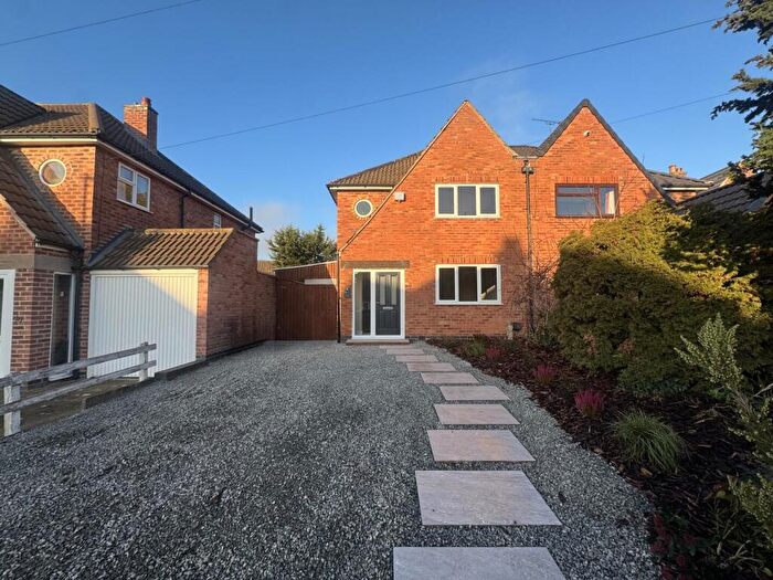 3 Bedroom Semi Detached House For Sale In Chiltern Avenue, Cosby, Leicester, LE9