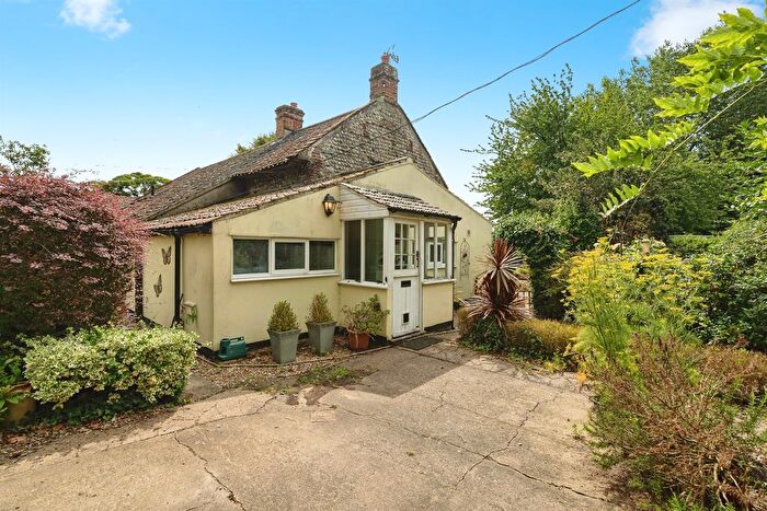 2 Bedroom Cottage For Sale In Roughton Road, Felbrigg, Norwich, NR11