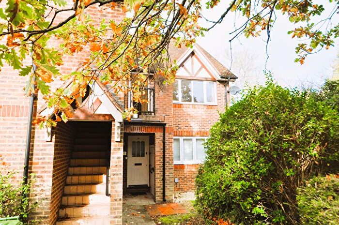 1 Bedroom Maisonette For Sale In Bluegates, Epsom, KT17