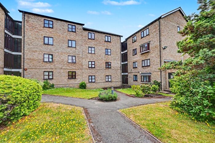 2 Bedroom Apartment To Rent In Hawarden Hill, London, NW2