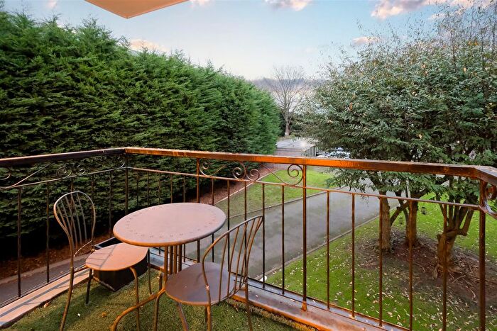 1 Bedroom Flat To Rent In Woodford Road, London, E18
