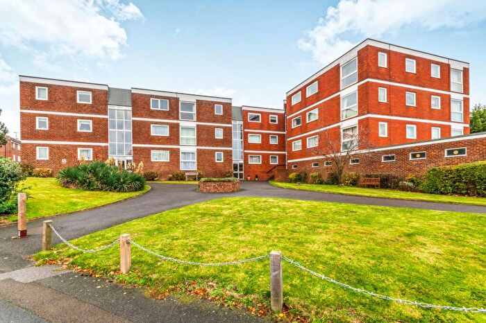 2 Bedroom Flat To Rent In St. Lukes Court, Crescent Way, Burgess Hill, RH15