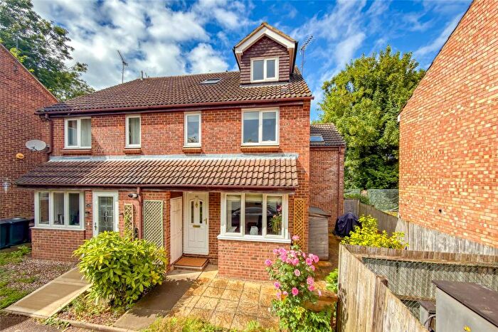 2 Bedroom Terraced House For Sale In Wynchlands Crescent, St. Albans, Hertfordshire, AL4