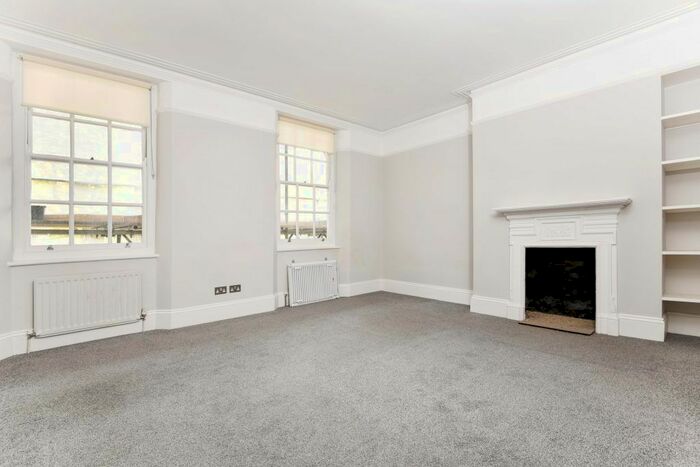 3 Bedroom Flat To Rent In Redcliffe Gardens, London, SW5