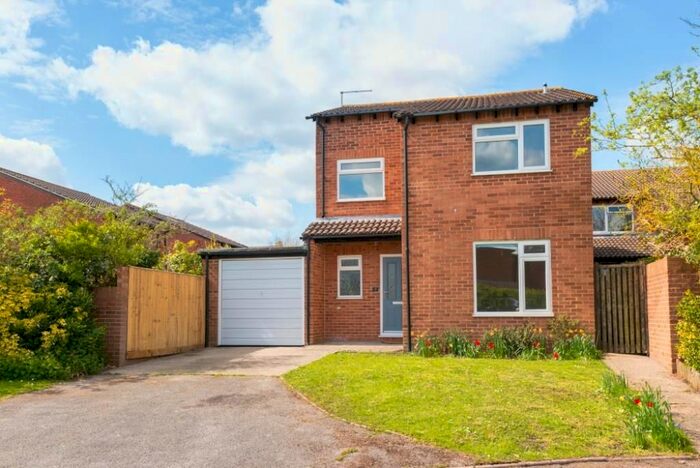 4 Bedroom Semi-Detached House To Rent In Hunter Close, Abingdon, OX14