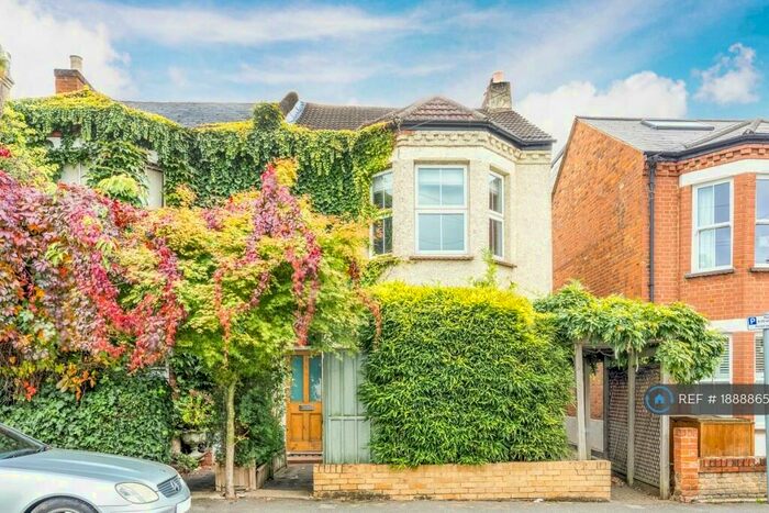 1 Bedroom Flat To Rent In Borough Road, Kingston Upon Thames, KT2