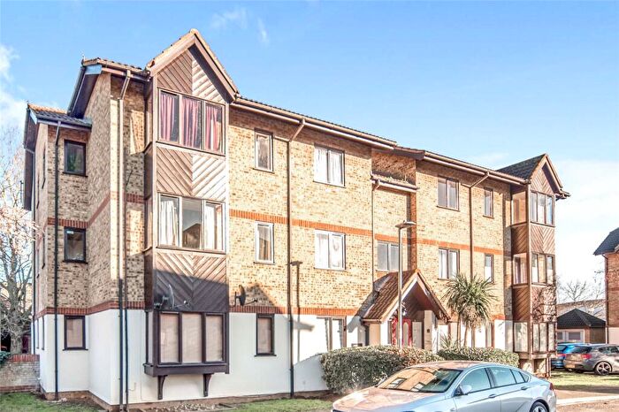 1 Bedroom Flat To Rent In Redwood Grove, Bedford, Bedfordshire, MK42