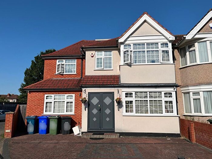 Studio To Rent In Lulworth Close, Harrow, HA2