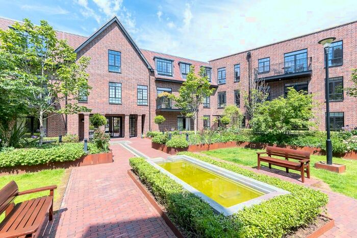 2 Bedroom Flat To Rent In Wellgarth Road, London, NW11