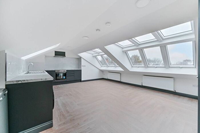 4 Bedroom Flat To Rent In Pawsons Road, Croydon, CR0