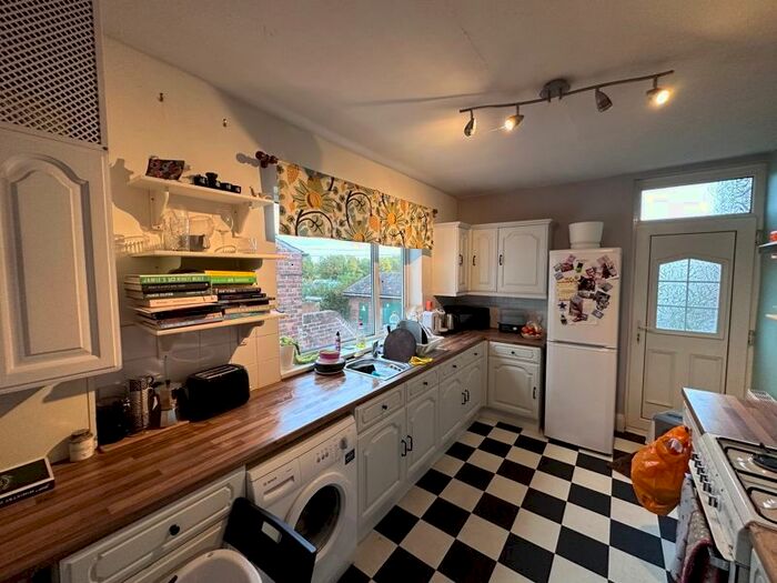 2 Bedroom Flat To Rent In Whitefield Terrace, Newcastle Upon Tyne, NE6