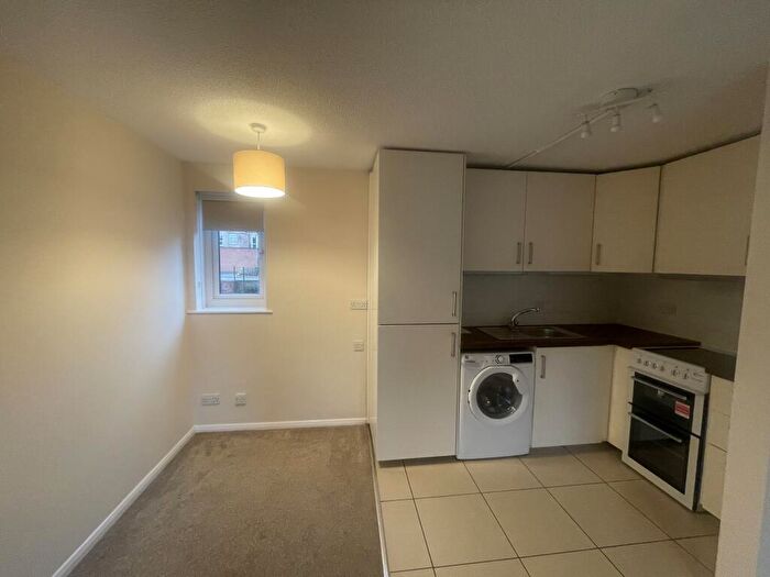 1 Bedroom Apartment To Rent In Castle Gardens, Nottingham, NG7