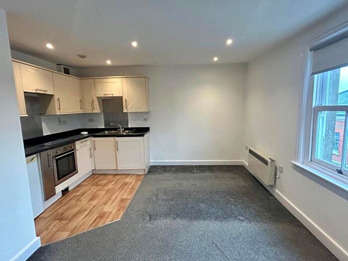 1 Bedroom Flat To Rent In High Street, Banbury, OX16