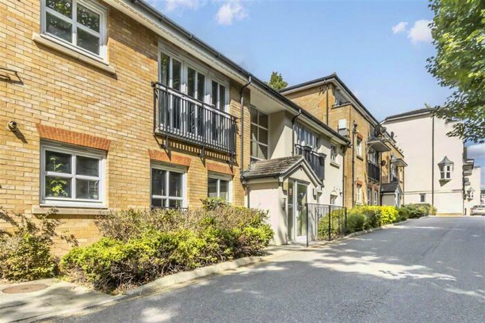 2 Bedroom Flat To Rent In Glenmere Row, London, SE12