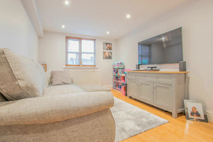 2 Bedroom Apartment To Rent In High Street, Hoddesdon, EN11