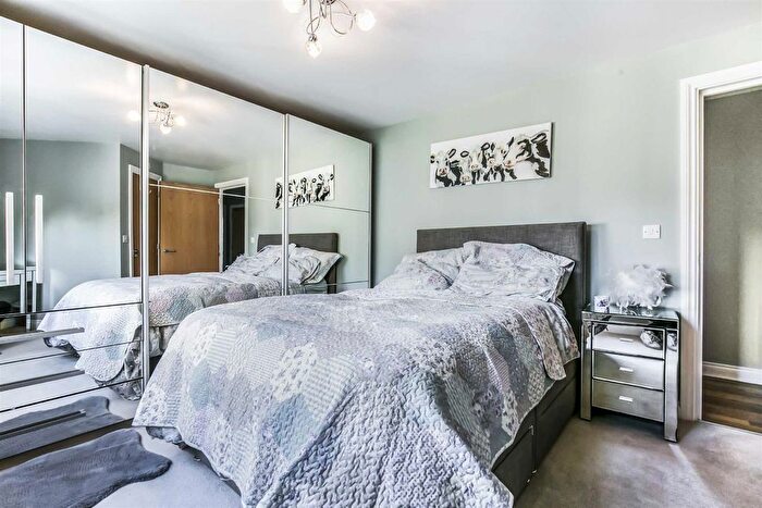 2 Bedroom Flat For Sale In Stants View, Hertford, SG13