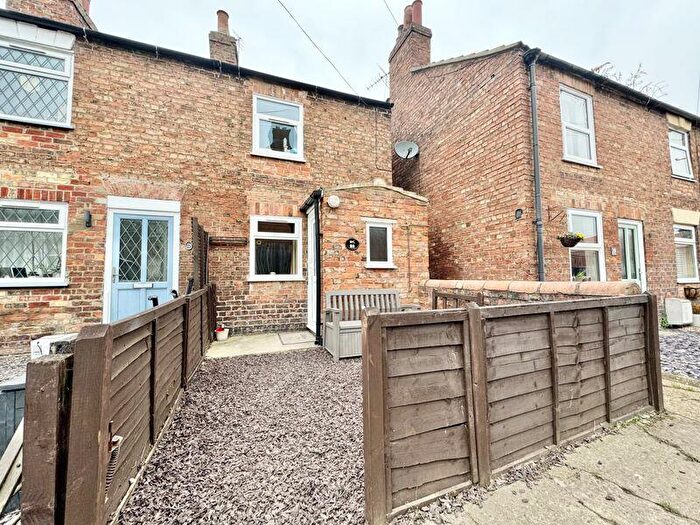 2 Bedroom End Of Terrace House For Sale In Riverhead, Louth, LN11