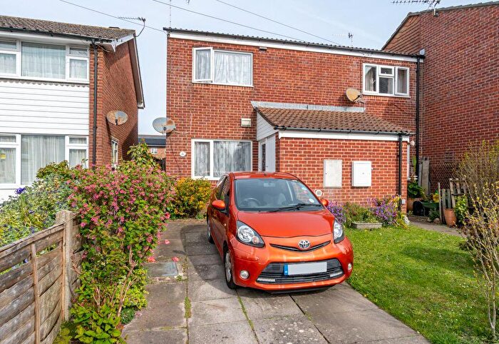 2 Bedroom Semi Detached House For Sale In Victoria Road, Chichester, PO19