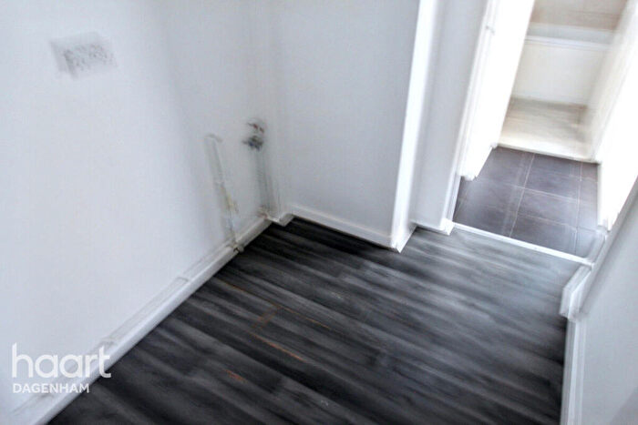 3 Bedroom Terraced House To Rent In Lodge Avenue, Dagenham, RM8