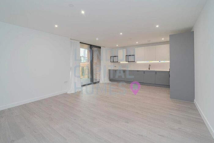 2 Bedroom Apartment To Rent In Willowbrook House, Green Lanes, Woodberry Down, London, N4