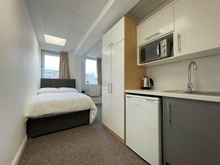 Studio To Rent In Wilbury Villas -, S54