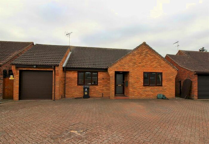 2 Bedroom Bungalow To Rent In Woodrows Lane, Clacton-On-Sea CO16