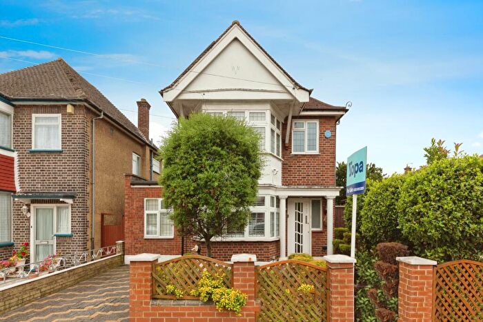 4 Bedroom Detached House For Sale In Grasmere Avenue, Wembley, HA9
