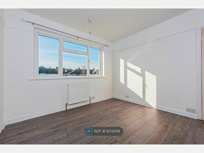 2 Bedroom Flat To Rent In Lynmouth Avenue, Morden SM4