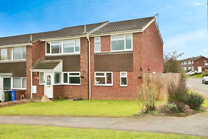 3 Bedroom Semi Detached House For Sale In Daimler Avenue, Banbury, Oxfordshire, OX16