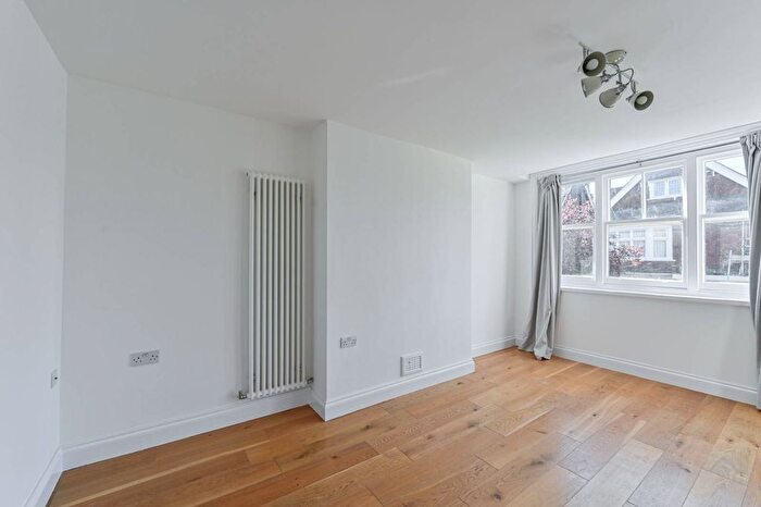 1 Bedroom Flat For Sale In Mulgrave Road, East Croydon, Croydon, CR0