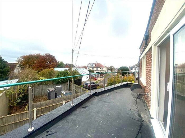 2 Bedroom Apartment To Rent In Leigh On Sea, SS9