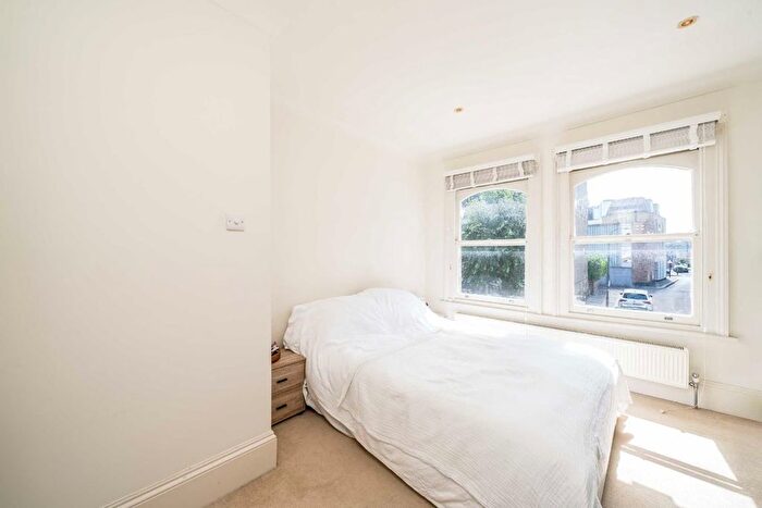 2 Bedroom Flat For Sale In Fulham Park Gardens, London, SW6