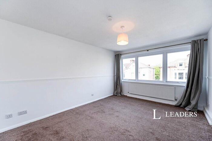 2 Bedroom Flat To Rent In Victoria Road North, Southsea, PO5