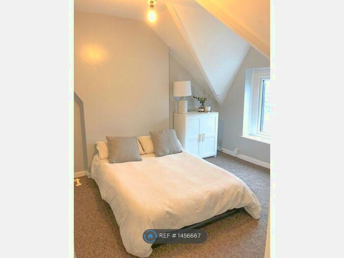 2 Bedroom Flat To Rent In Connaught Road, Cardiff, CF24