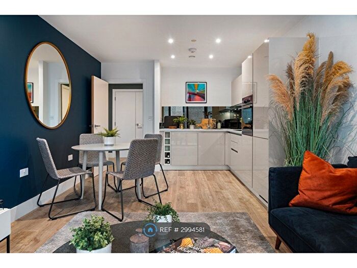 1 Bedroom Flat To Rent In Windsor House, Staines-Upon-Thames, TW18