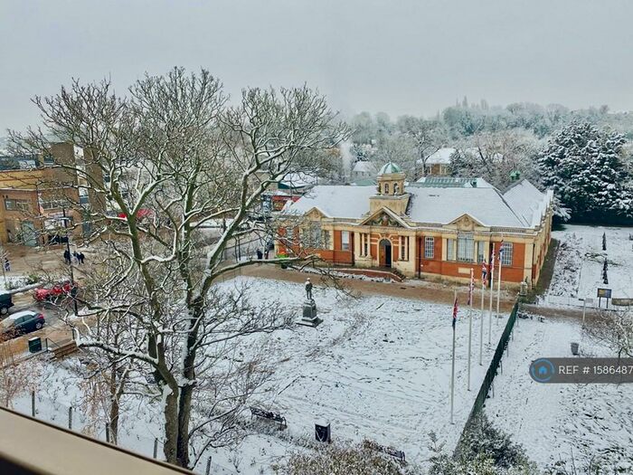 2 Bedroom Flat To Rent In Copperhouse Green, Dartford, DA1