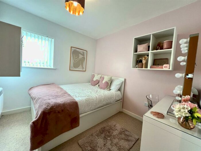 2 Bedroom Apartment To Rent In Altrincham Road, Manchester, M22