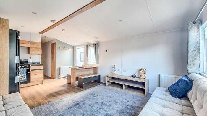 2 Bedroom Mobile/park Home For Sale In Walton Avenue, Felixstowe, IP11