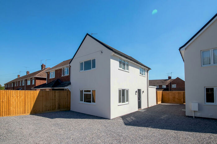 2 Bedroom Semi-Detached House To Rent In Southcote Lane, RG30